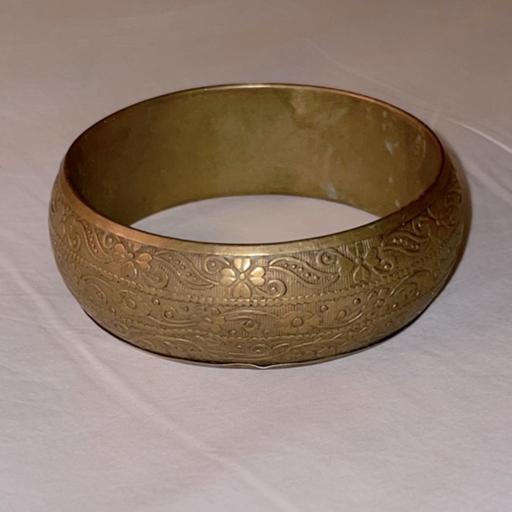 Vintage style cuff